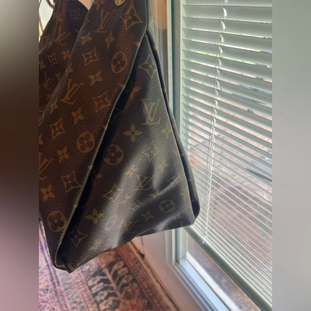 LOUIS VUITTON ARTSY MM MONOGRAM The Sophisticated Hobo With A Boho Twist… - Picture 9 of 17